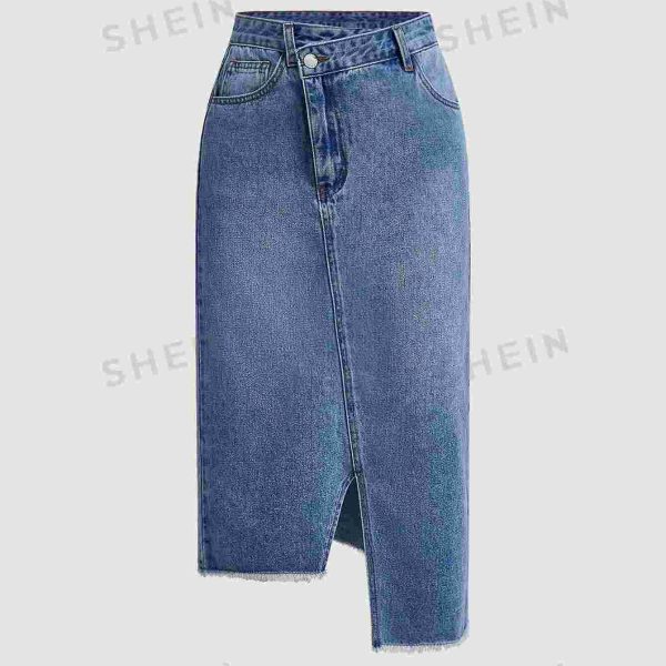 E.B EZwear تنورة نسائية من الدنيم عارية المنتصف تمتاز بشق عالي من الأمام وحاشية غير منتظمة